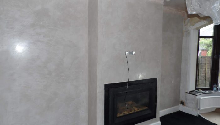 Riflesso walls and chimney breast